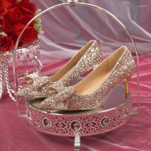 Klädskor 2024 Spring and Autumn Women's Network Red Sequin Wedding Bow Banquet Heeled Fashion