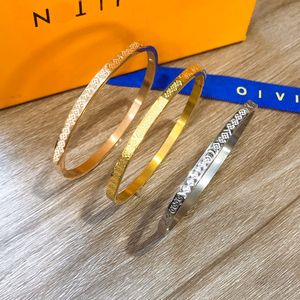 Classic Luxury Gold Silver Plated Bracelet Designer Retro Style Romantic Love Gift Boutique Bracelet High Quality Womens Bracelet With Box Party