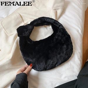 Bolsas de ombro redondo Saco de Tote Hobo de Pele Faux 2024 Inverno Half Moon Plush Menor Feminino Bola de Designer Hand Hands Senhoras Bolsas de embreagem