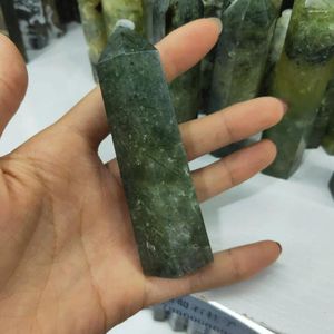 Dekorativa figurer Naturlig grön Prehnite Crystal Wand Gift Heminredning Dekoration Sten Hexagonal prismor Obelisk Rod Column Tower