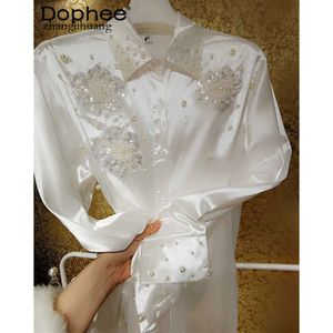 Bluzki damskie Koszulki Koreańskie kwiat 3D ciężkie cekiny z koraliki biała koszula Kobiety Wysokiej klasy satynowy kołnierz polo z długim rękawem Summer Office Blusas Top 230630