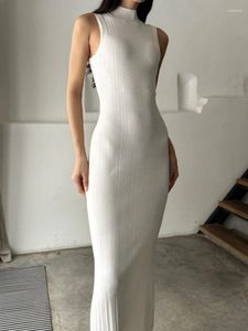 Casual klänningar vita långa kvinnor sommar turtleneck stickad klänning kvinnlig sexig ärmlös tank damer elegant ribbade vestidos