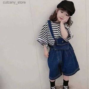 Hosener Jungen und Mädchen Anzug Streifen Kurzbeschwerte T-Shirt + Twill-Tasche + Denimhose Drei-teilige 2021 neue Sommerbabykinderkleidung L46