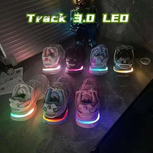 Balengiagalies Baleciagalies Designer Track 3 30 LED Running Shoes For Womens Mens Luxury Platform Lighted Gomma Leather Nylon Printed Sports Light Trainers Bal