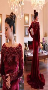 2019 Arabiska Dubai Bourgogne Velvet aftonklänning med pärlhaltiga krage långa ärmar formella semesterkläder prom party klänning skräddarsydd pl6189494