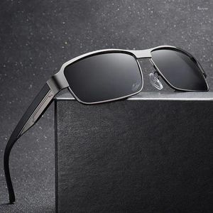 Occhiali da sole classico telaio metallico uomini designer polarizzati occhiali da sole per uomo che guida la pesca UV400 Eyewear vintage