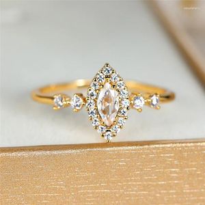 Anéis de casamento charme fêmea de cristal de zircão branco anel de noivado de pedra amarela cor de ouro amarelo jóias de verão para mulheres