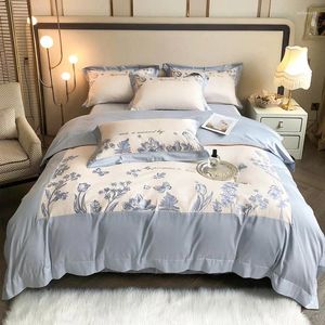 Sängkläder sätter chic blommig broderi blå vit ram lapptäcke täcke 1000tc egyptisk bomull 4 st.