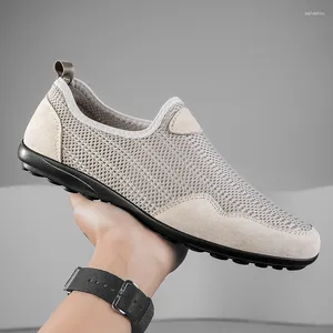 Scarpe casual uomini leggeri slittamento traspirato su sneaker maschili anti-slip da uomo piatti da esterno a piedi 36-47