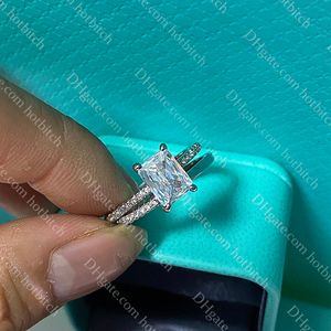 Classic Lady 925 Silver Ring Designer Womens Diamond Ring Luxury Engagement Rings for Women Högkvalitativ smycken Set gåva med låda