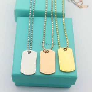 Coppia di design Love Necklace uomini e donne Collana a ciondolo di fascia alta alla moda e popolare regalo di festa