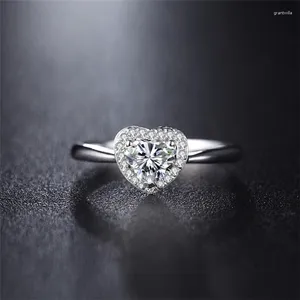 サイドストーン付きVisisap Luxury Big Heart Ring Weddingbands Gifts Gifts White Color Engagement Ring