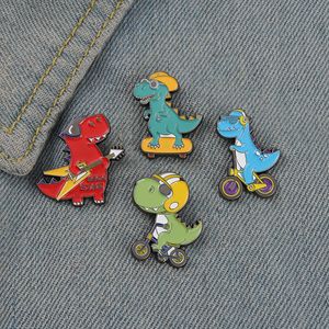 Desenho animado esportivo dinossauros de esmalte de dinossauros Broche de skate de guitarra para crianças para crianças amigas backpachas fofas Presente de joias de lapela