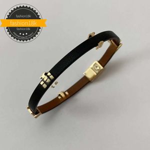 Charm Bracelets Luxury Designer Girl Women Men Boy Letter Real Leather Bracelets Elegant Love 18K Leather Bangles Logo Engrave Bracelet Fashion Jewelry Lady Party