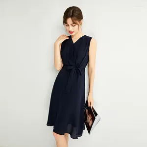 Casual Dresses Pure Silk Dress for Women V-hals ärmlös Slim midja snör upp fast färg Mulberry Crepe de Chine FS2311