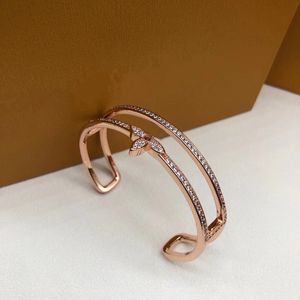 With BOX Luxury Flower bracelet rose gold silver bangle designer Diamond bracelets for Womens designer jewelry Stainless Steel bracelet engagement wedding gift