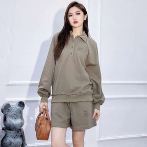 Kvinnor Set Designer Sportwear Fashion Letter Splicing Lapel Swearter Casual Loose Lace-Up Shorts Women Two-Piece Set One Color