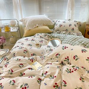 Set di biancheria da letto fresco cotone trapunta in pizzo a quattro pezzi di cotone ciliegia 1,5 m1,8 foglio letto morbido