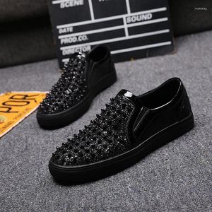 Casual Shoes Korean Style Men Party Hip Hop Wear äkta läder loafers andningsbara slip på nitar platt plattformssko zapatos