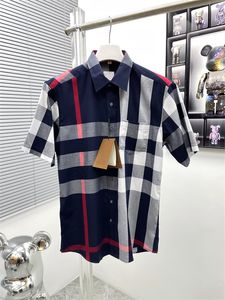 Camisa de praia havaiana elegante camisa de praia masculina camisa de boliche de seda casual Manga de vestido de manga curta masculina Camisa xadrez M-3xl