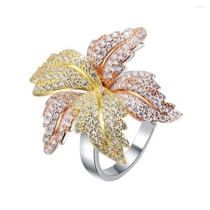 Pierścienie klastra Zhenchengda 2024 Autumn Oryginalny Petal Petal and Leaf Pierścień dla kobiet S925 srebrny galwanizowany diament Tri Color Diamond