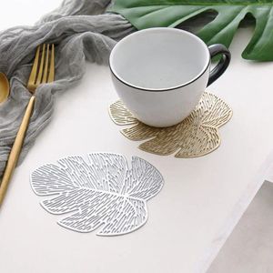 Masa paspasları 5pcs pvc içi boş yalıtım pedleri altın kaymaz yaprak tasarım kahve kupaları için içecekler bardaklar kase placemat ev dekor