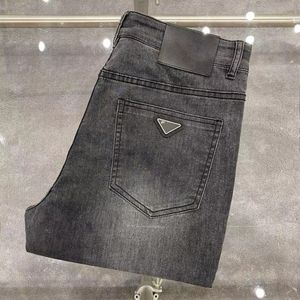Дизайнерские мужские джинсы роскошные графические графические алфавитные треугольные брюки Стандартные брюки моды с высокой улицей Сплошные джинсы повседневные брюки