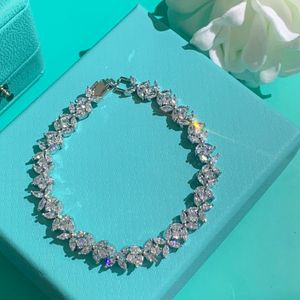 Luxurys Designer Blumen Diamantarmbänder für Frauen Charme Armband Trendy Elegante einfache Reihe von Perlen Geometrischen Party Schmuck Großhandel Geburtstagsgeschenk Schön schön