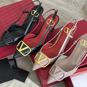 High Heels Designer Sandals Classics Metal Buckle مدببة إصبع القدم الرقيق 4 سم 6 سم