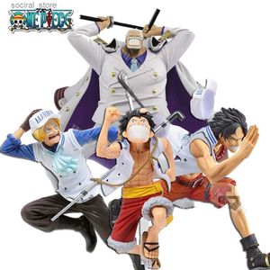 Action Toy Figures New One Piece Anime figure Banpres D Garp Luffy Action Figure Ace Brohters Magazine Collectible Doll Model Toys L240402