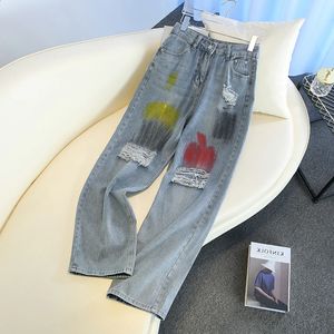 Kvinnor målade graffiti hål design denim jeans street stil amerikansk casual byxor kvinnlig hög midja raka lösa byxor 240401