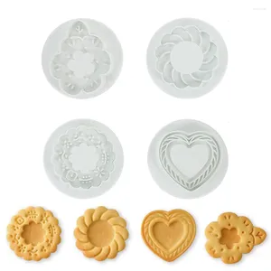 Pişirme kalıpları 4pcs/set valentine'in kurabiye kesicileri 3d aşk kalp çiçekleri bisküvi kalıp diy reçel sandviç fondan kek damga kesici araçları