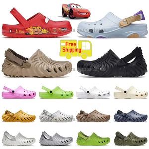 Berömda COG -designer Sandaler Herrkvinnor Plattform Sliders Big Kids Slippers Black Clogs Slides Flat Mules Kid Summer Beach Shoes Free Frakt Echo Sandles Sandels