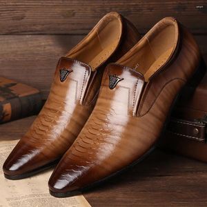 Dress Shoes Men's Square Toe Retro Breathable Flat Bottomed Leather With Fashionable Soft Soles Crocodile Pattern Hooded Casual
