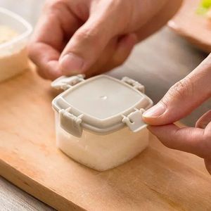 Storage Bottles Seasoning Containers Portable Sauce 4pcs Kitchen Plastic Outdoor Spice Tool Mini Jar Dressing Box Salad Barbecue Squeeze