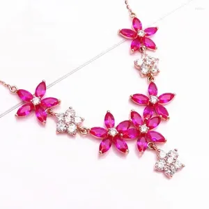 Catene Ladies Luxury Ruby Flower Necklace Classic 14k Rose Gold Gold Sweet Wedding Copant Biielli a sospensione