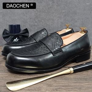 Lässige Schuhe Luxus Männer Slebringe Schwarzbraune Slip auf Schlangendruckkleid Mann Hochzeit Büro Bankett echtes Leder