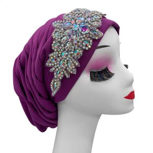 Luxus -Strasssteine Turban Mütze für Frauen plissierte afrikanische Kopfschläge Muslim Hijab Lady Headscarf Bonnet Turbante Mujer 240403