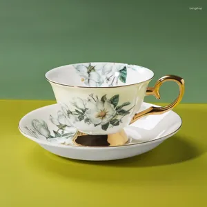 Tasse Englische Porzellan Kaffeetasse Goldgriff mit Untertassen kreativer Blumen am Nachmittag Kamellien Blume Teetasse Frühstück Milk