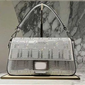 Axelväskor full diamant klaff messenger väska designer kvinnor mode bokstav handväska hobo underarmväska crossbody 10a toppkvalitet koppling