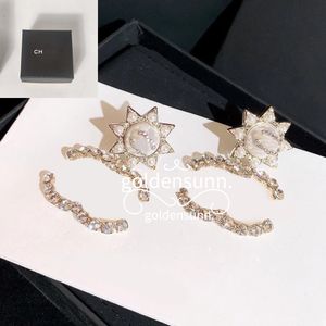 Brincos de designer feminino de charme Carta da marca de cristal pregos de febre de aço inoxidável feminino 925 jóias de casamento prateado Diamante