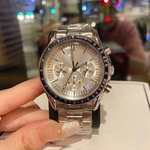 Luxury Mens Watches Chronograph Top Brand Designer Watch Rostfritt Steel Band 42mm vattentäta armbandsur för mäns födelsedag jul fars dag kärleksgåva