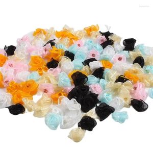 Kwiaty dekoracyjne 50pcs 15 mm róża organza głowa kwiatowa przyjęcie weselne Dekoracja ręcznie robione rzemiosło butikowe akcesoria do szycia buty