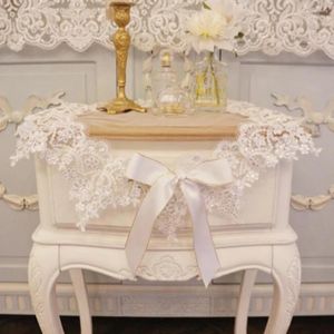 Tala de mesa de mesa de luxo de luxo cetim europeu de cetim redondo bordado tampa branca toalha de casamento para refeições Tonela de mesa de natal Placemat Decor