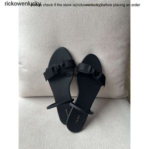 Die Reihenschuhe High End Die Reihe Seiden Wildleder Bug flacher Boden Sandalen Mode Rückengurt Offene Müllerschuhe für Frauen hohe Qualität