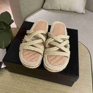 Summer popular Women's sandals 2024 fashion luxury brand business work leisure travel letter logo Women's high heels Men's flat shoes 24.4.6oox