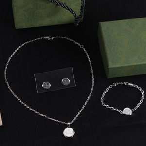 Luxury Brand Set Charming Designer Jewelry Novelty Women's Style Couple Gift Selection High Quality Valentine's Day and Thanksgiving Dating Never Fade