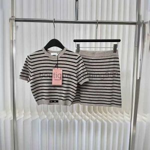 Designer Womens Two Piece Dress 24 Early Spring New Striped Sticked Short Top+Sticked Half kjol Set for Woman