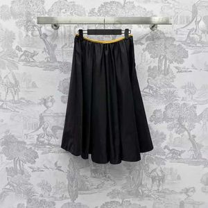 Kjolar designer tidigt vår ny haute couture fransk minimalistisk stil cool och cool, ålder reducerar fast färgkläderkant halv veckad paraply kjol y9a1