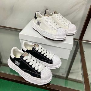 Maison Mihara Yasuhiro Canvas Ayakkabıları Düşük Top Sneakers Kesen Erkek Kadın Çok yönlü MMY Siyah Beyaz Eğitimler